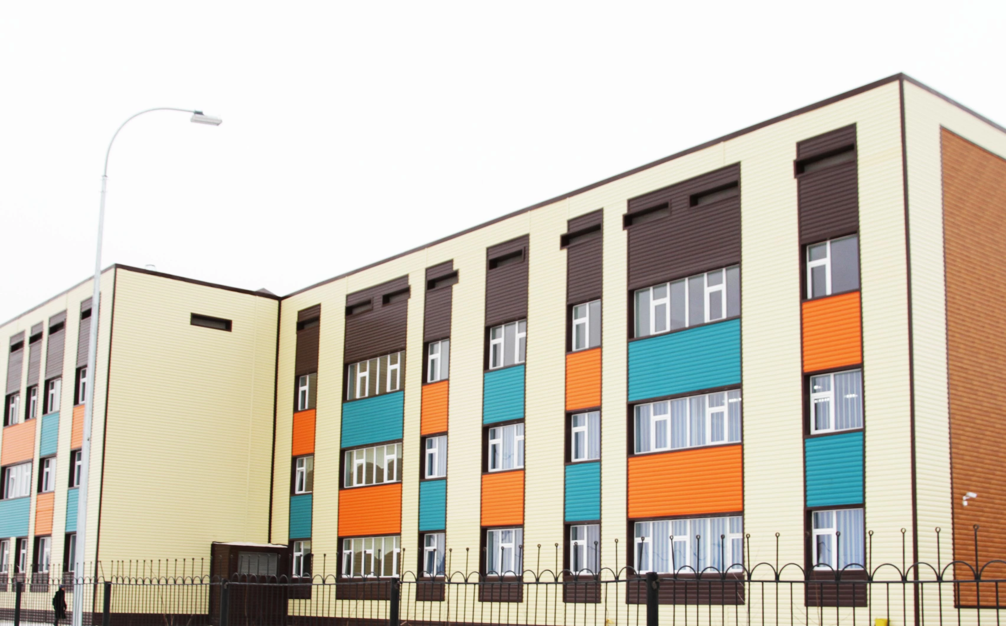 Шесть комфортных школ построят до конца 2025 года - аким ЗКО